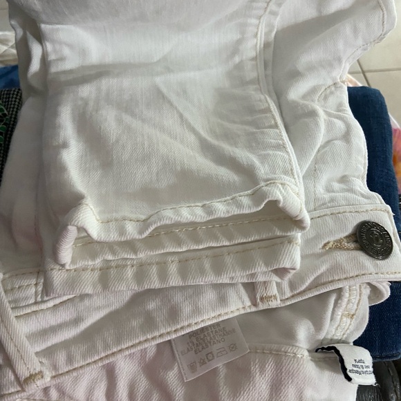 Bundle of True religion jeans. 20$ each
Get for $30 - Picture 7 of 7